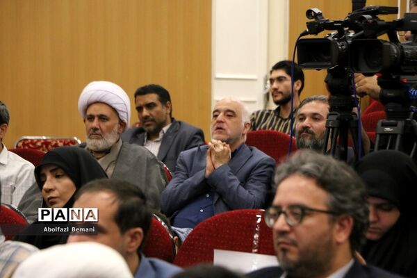 تقدیر از برگزیدگان دومین سوگواره بین‌المللی ملت امام حسین(ع) در قم