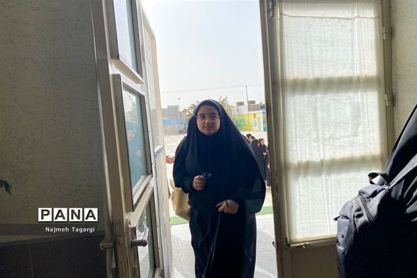 مانور شروع مدرسه در سال تحصیلی جدید برای دانش‌آموزان جدیدالورود در دبیرستان نمونه دولتی آمنه ( س)