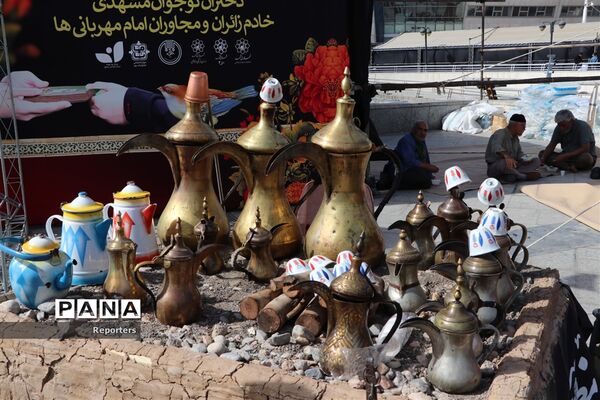 همه خادم الرضا ‌ایم
