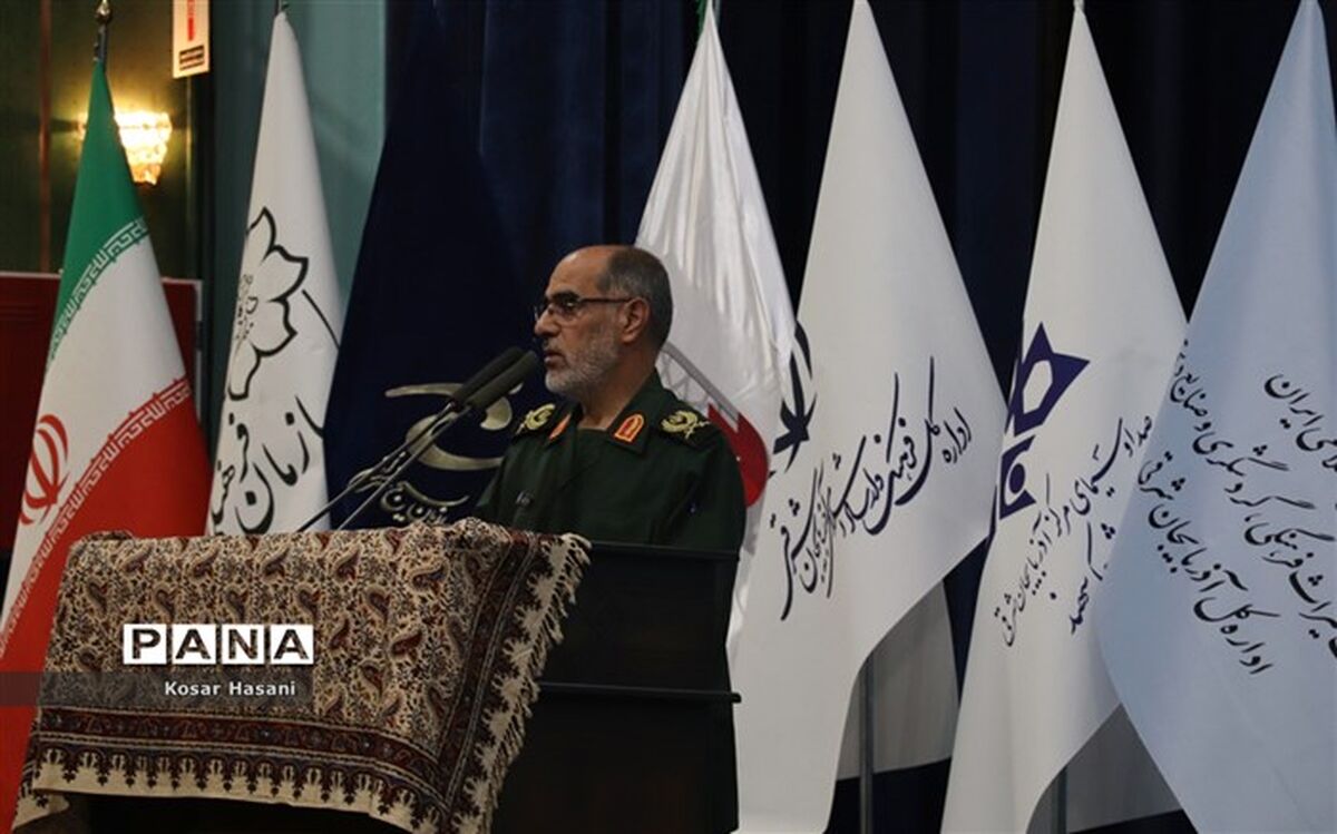شهدا، هنرمندان دوران دفاع مقدس و الگویی برای زندگی مردم هستند