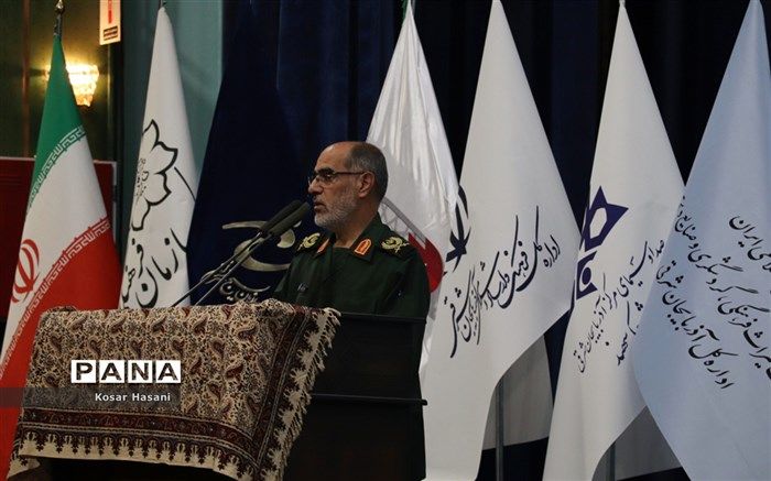 شهدا، هنرمندان دوران دفاع مقدس و الگویی برای زندگی مردم هستند