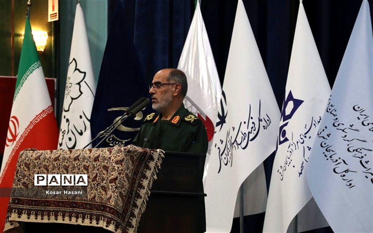 شهدا، هنرمندان دوران دفاع مقدس و الگویی برای زندگی مردم هستند