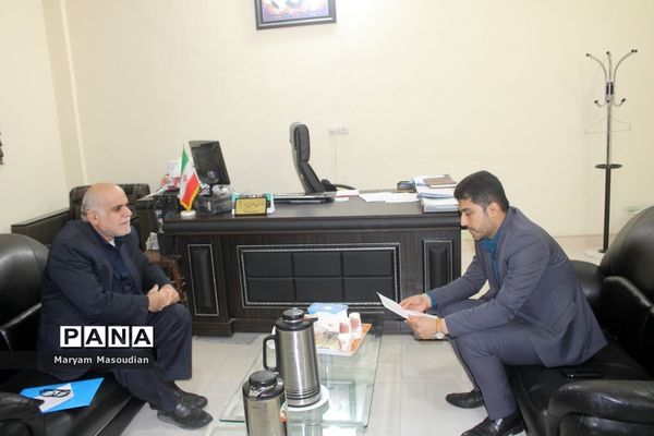 نشست بخشدار مرکزی  بوشهر با مسئول ورزش روستایی و بازی‌های بومی محلی