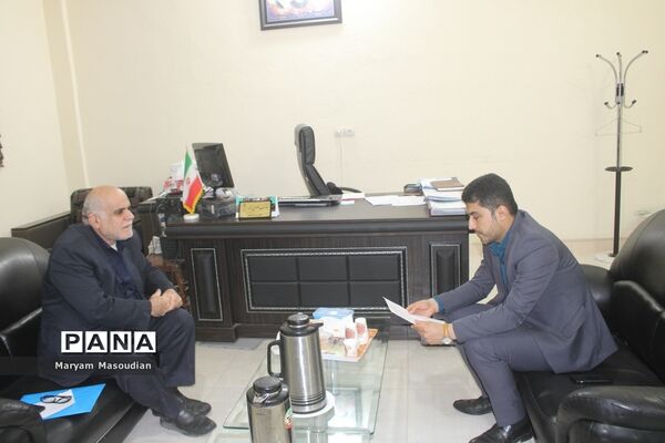 نشست بخشدار مرکزی  بوشهر با مسئول ورزش روستایی و بازی‌های بومی محلی