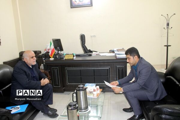 نشست بخشدار مرکزی  بوشهر با مسئول ورزش روستایی و بازی‌های بومی محلی