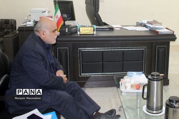 نشست بخشدار مرکزی  بوشهر با مسئول ورزش روستایی و بازی‌های بومی محلی