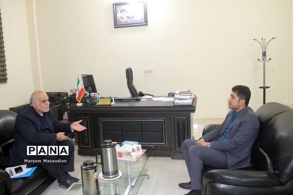 نشست بخشدار مرکزی  بوشهر با مسئول ورزش روستایی و بازی‌های بومی محلی