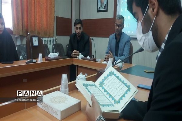 نشست صمیمی هیات تحریریه نشریه امور جوانان قطب شهید مدرس با مدیر آموزش و پرورش خلیل‌آباد