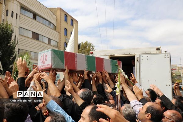 استقبال مردم ارومیه از 24 شهید تازه تفحص شده