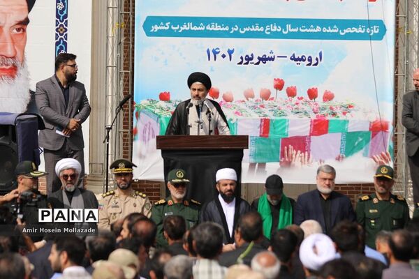 استقبال مردم ارومیه از 24 شهید تازه تفحص شده