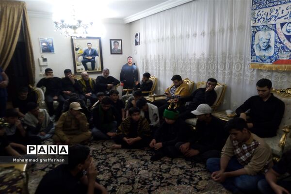 دیدار کاروان پیاده بسیج دانش‌آموزی با مادر شهید  «دانیال رضازاده»