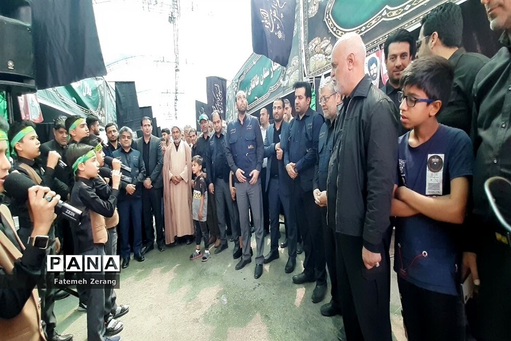 استقبال از  زائران با پای پیاده در راه مشهد الرضا