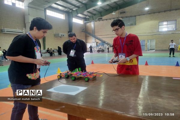 اولین دوره مسابقات رباتیک دانش‌آموزان پسر در آبادان
