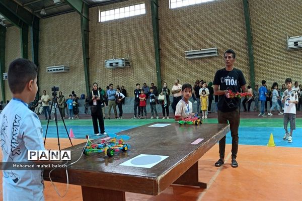اولین دوره مسابقات رباتیک دانش‌آموزان پسر در آبادان