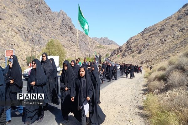 پیاده‌روی مردم عزادار کوهسرخ  تا امامزاده سید مرتضی (ع)