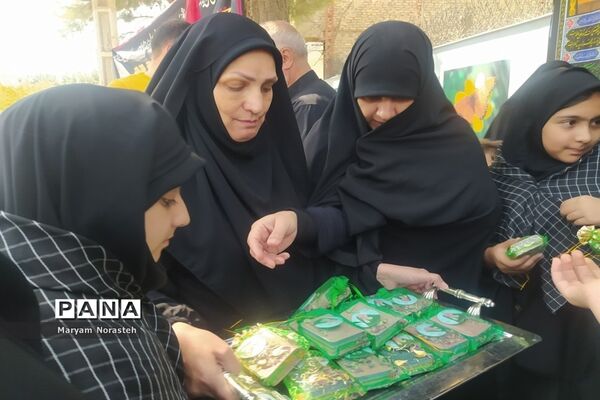 برپایی طرح گام‌های عاشقی در دبستان خدیجه مصلی نژاد منطقه تبادکان