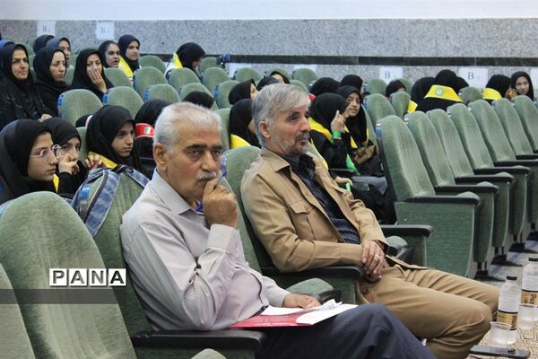 افتتاحیه اردوی تشکیلاتی یاور‌مربیان عضو سازمان دانش آموزی استان اصفهان