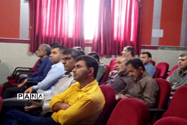 جلسه مدیران مدارس محمود‌آباد