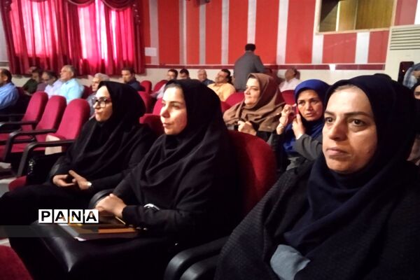 جلسه مدیران مدارس محمود‌آباد