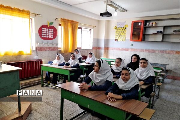 استقبال از ماه مهر در دبستان‌های قائمشهر