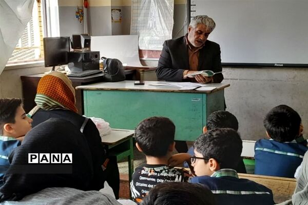 استقبال از ماه مهر در دبستان‌های قائمشهر