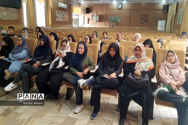 دوره آموزشی مقدماتی خبرنگاری دختران ویژه دانش‌آموزان با نیازهای ویژه