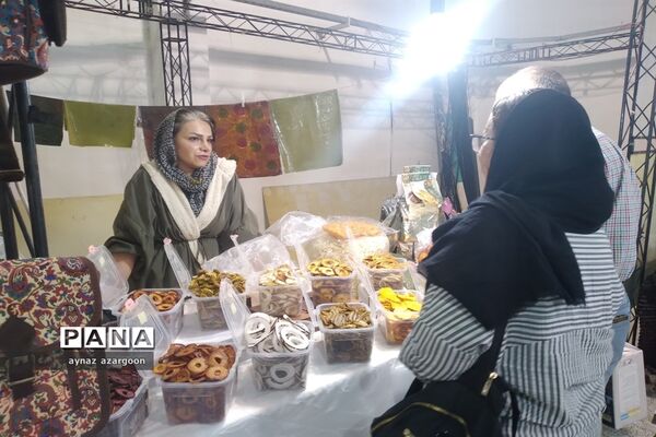 نمایشگاه پاییزه در قائمشهر