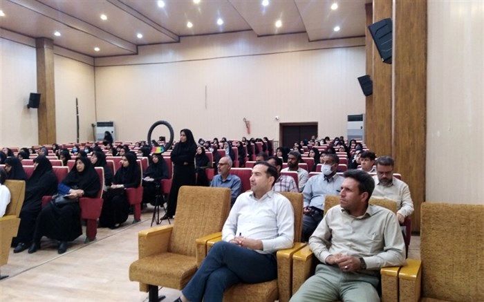 ضرورت اجرای برنامه فراگیر پرورشی و اقامه نماز جماعت در مدارس