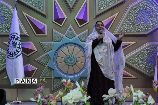 اجرای  جنگ شادی در اردوی تشکیلاتی یاور‌مربیان عضو سازمان دانش‌آموزی استان اصفهان