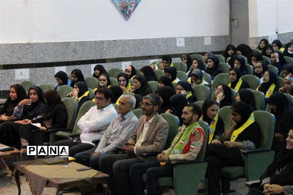 اجرای  جنگ شادی در اردوی تشکیلاتی یاور‌مربیان عضو سازمان دانش‌آموزی استان اصفهان