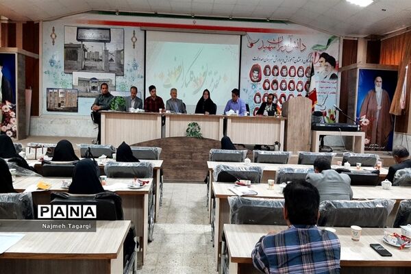 جلسه هم‌اندیشی مدیران مدارس شهرستان مه‌ولات در محل سالن بصیرت