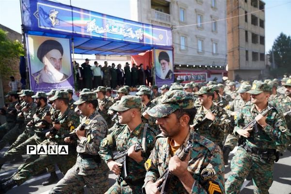 رژه نیروهلی مسلح در آغاز هفته دفاع مقدس خرم‌آباد