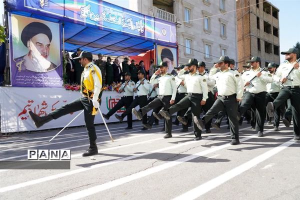 رژه نیروهلی مسلح در آغاز هفته دفاع مقدس خرم‌آباد