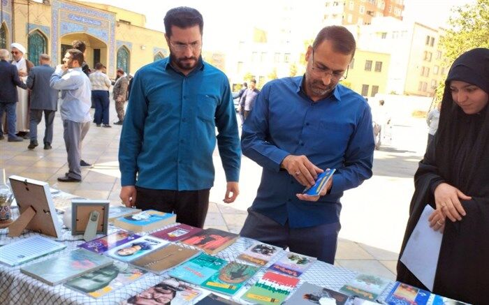 برپایی نمایشگاه کتاب‌خوانی به مناسبت هفته دفاع مقدس در مارلیک ملارد/ فیلم