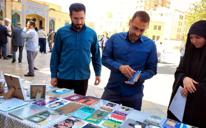 برپایی نمایشگاه کتاب‌خوانی به مناسبت هفته دفاع مقدس در مارلیک ملارد/ فیلم