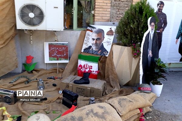 نمایشگاه هفته دفاع‌مقدس در مصلی شهرستان رباط‌کریم