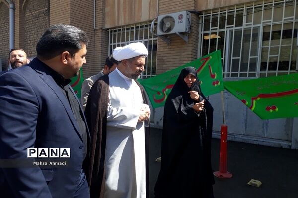 نمایشگاه هفته دفاع‌مقدس در مصلی شهرستان رباط‌کریم