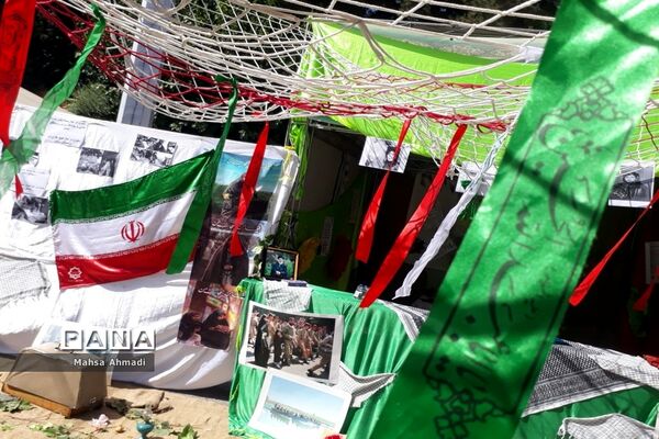 نمایشگاه هفته دفاع‌مقدس در مصلی شهرستان رباط‌کریم