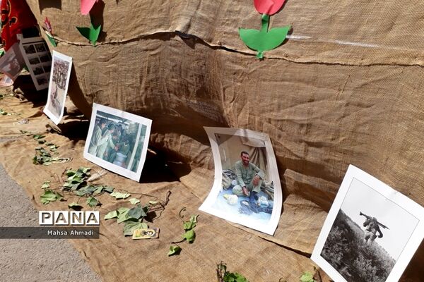نمایشگاه هفته دفاع‌مقدس در مصلی شهرستان رباط‌کریم