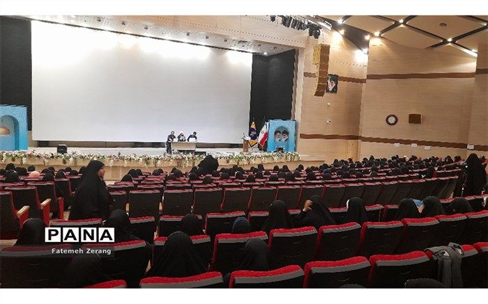 همایش فرماندهان واحدهای پوینده و پیشگام مسئولان بسیج دانش‌آموزی/فیلم