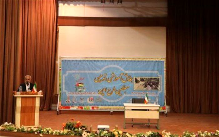 در کار تربیتی باید دست به دست هم داد