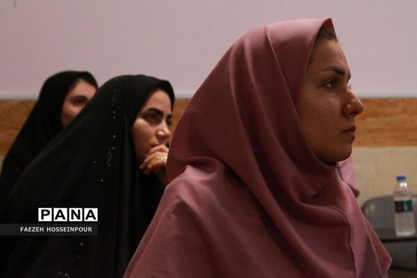 کلاس ادبیات فارسی در نشست تخصصی همراهان فصل صعود بهارستان‌2