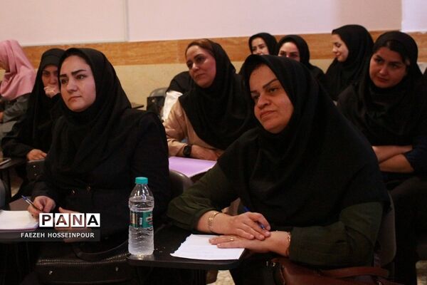 کلاس ادبیات فارسی در نشست تخصصی همراهان فصل صعود بهارستان‌2