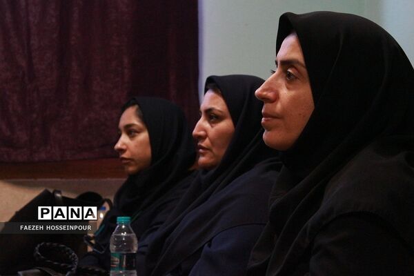 کلاس ریاضی و فیزیک در نشست تخصصی همراهان فصل صعود بهارستان‌2