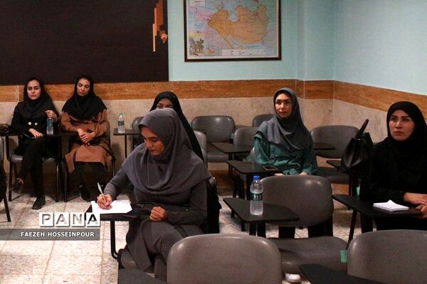 کلاس ریاضی و فیزیک در نشست تخصصی همراهان فصل صعود بهارستان‌2