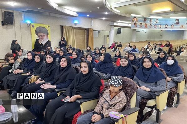 تجلیل از دانش‌آموزان برتر و خیرین مدرسه سما در قائمشهر