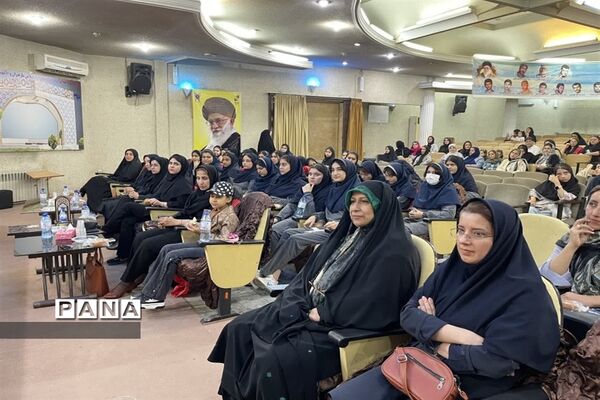 تجلیل از دانش‌آموزان برتر و خیرین مدرسه سما در قائمشهر