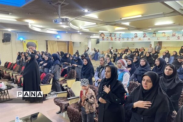تجلیل از دانش‌آموزان برتر و خیرین مدرسه سما در قائمشهر