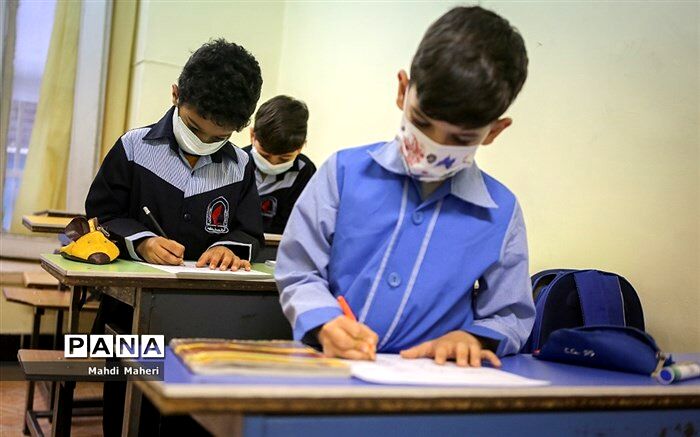 ضرورت مراقبت از دانش‌آموزان برای پیشگیری از سویه جدید کرونا