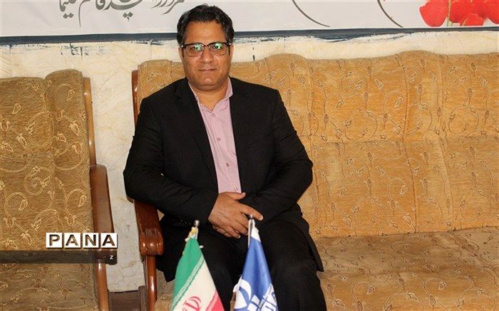 آسیب‌شناسی فضای مجازی راه نجات دانش‌آموزان است